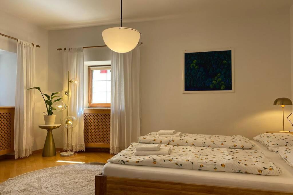 Grosse Wohnung Mit Garagenparkplatz Fiè Extérieur photo