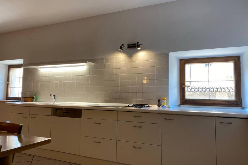 Grosse Wohnung Mit Garagenparkplatz Fiè Extérieur photo