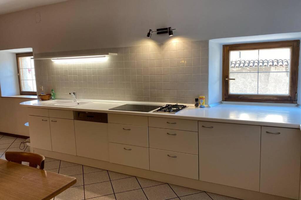 Grosse Wohnung Mit Garagenparkplatz Fiè Extérieur photo