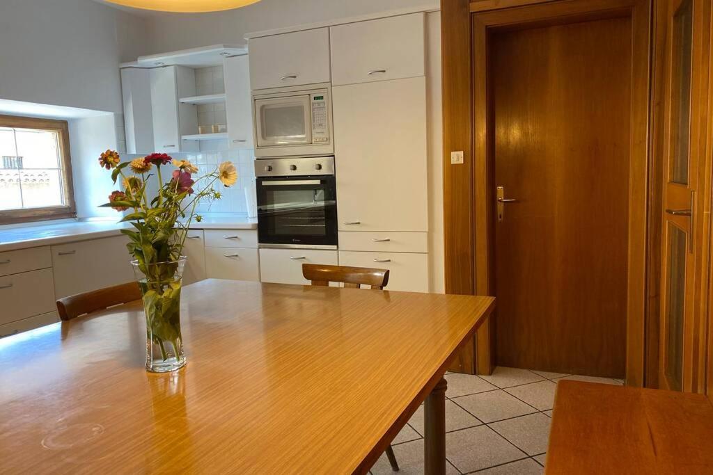 Grosse Wohnung Mit Garagenparkplatz Fiè Extérieur photo