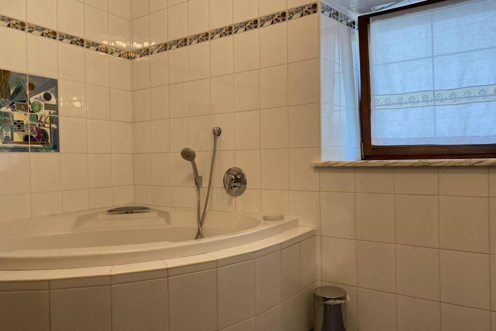 Grosse Wohnung Mit Garagenparkplatz Fiè Extérieur photo