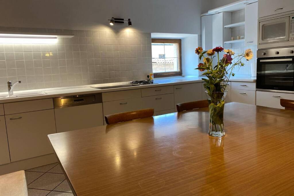 Grosse Wohnung Mit Garagenparkplatz Fiè Extérieur photo