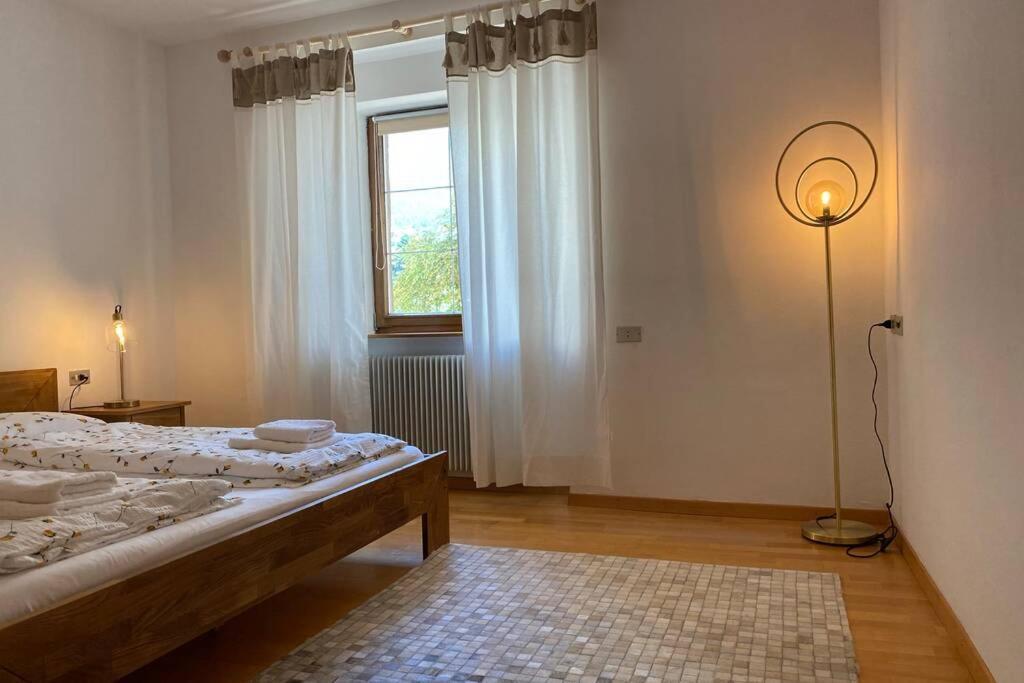 Grosse Wohnung Mit Garagenparkplatz Fiè Extérieur photo